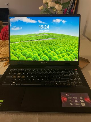 MSI Sword 16 HX B14VFKG Portátil Negro