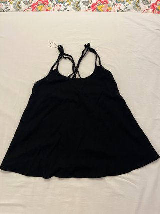 Camiseta tirantes cruzada negra