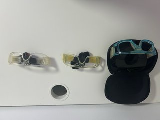 Kir de frontenis 4 raquetas y tres gafas