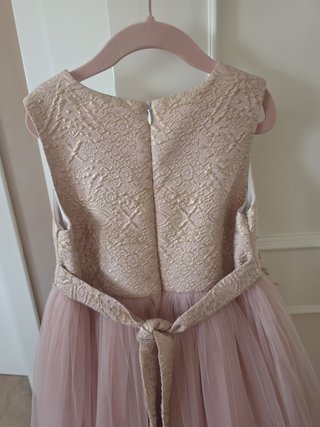 Conjunto de chaqueta y vestido niña.