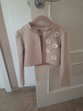 Conjunto de chaqueta y vestido niña.