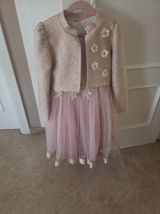 Conjunto de chaqueta y vestido niña.