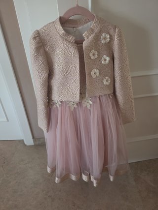 Conjunto de chaqueta y vestido niña.