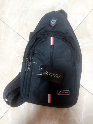 Bandolera MILES negra 3 bolsillos