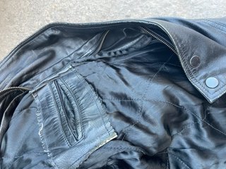 Chaqueta de piel negra