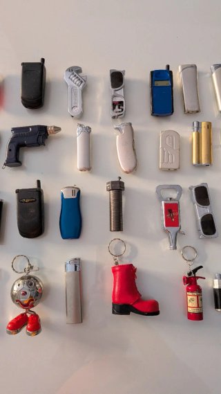 Collezione di accendini vintage e vari