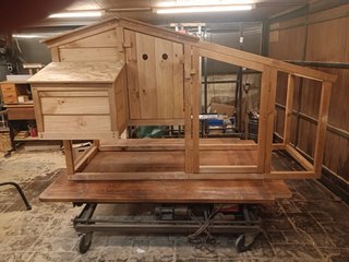 Gallinero hecho a mano para 6 gallinas ,