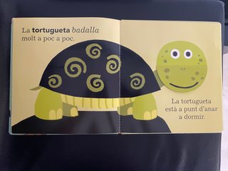 Tothom badalla – Llibre infantil interactiu