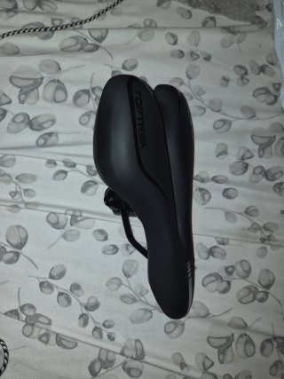 2 Asientos de Bicicleta Gel Negro nuevos sin usar