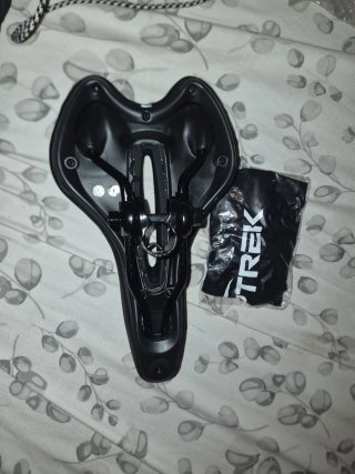 2 Asientos de Bicicleta Gel Negro nuevos sin usar
