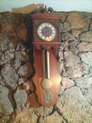 Reloj de pared antiguo madera y metal