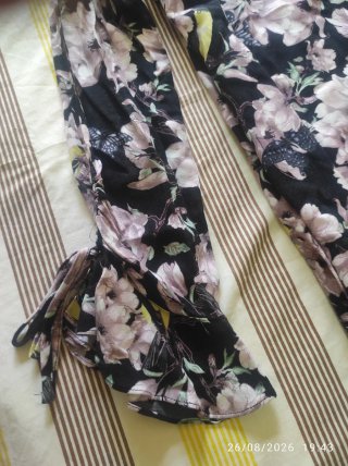 Vestido corto estampado manga larga