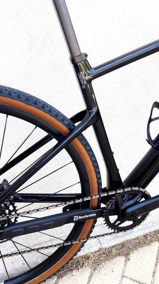 GRAVEL BMC URS CARBON SEMINUEVA 2025. Talla M
