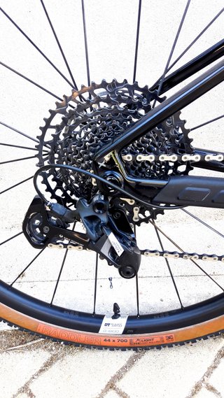 GRAVEL BMC URS CARBON SEMINUEVA 2025. Talla M