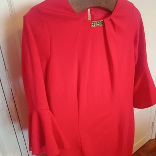 Vestido  coctel rojo con detalle joya