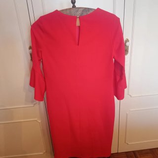 Vestido  coctel rojo con detalle joya