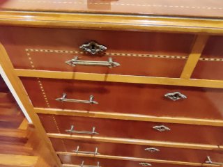 Mueble de cajones antiguo de madera