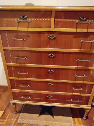 Mueble de cajones antiguo de madera
