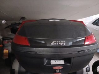 Baúl Givi Grande para Moto
