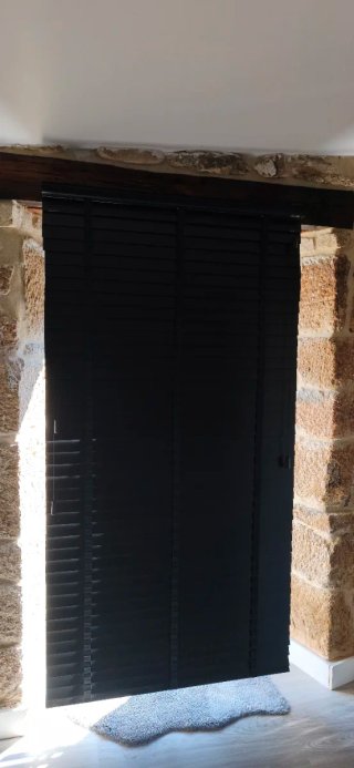 Veneciana de madera negra