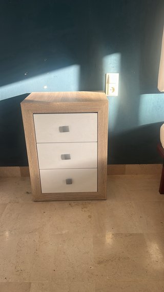 Cómoda 5 cajones madera y blanco
