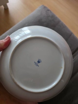 Plato de porcelana Saji Fine China con oro