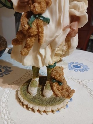 Grande bambola in resina con orsetti
