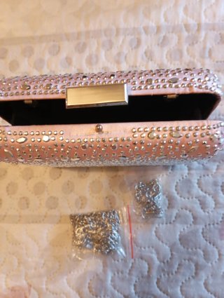 Bolso de fiesta rosa y plateado con pedrería
