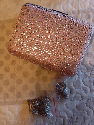 Bolso de fiesta rosa y plateado con pedrería