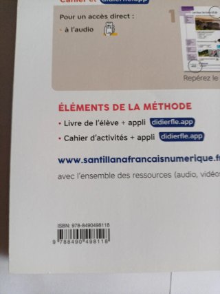 Dos libros de francés A1, texto y ejecicios.