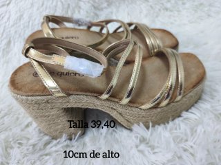 Sandalias doradas cuña esparto