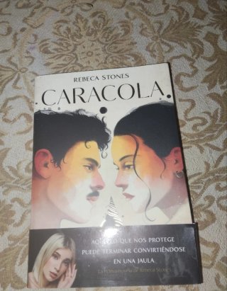 Libro Caracola,Rebeca Stones,sin usar