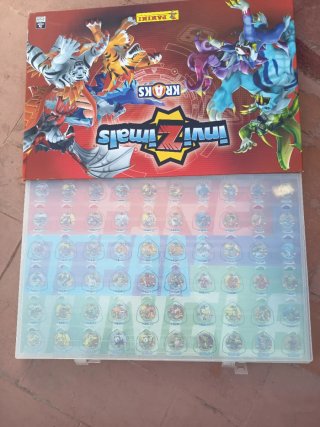 Álbum para tazos Invizimals
