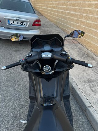 Kymco AK 550 Maxi Scooter Negra