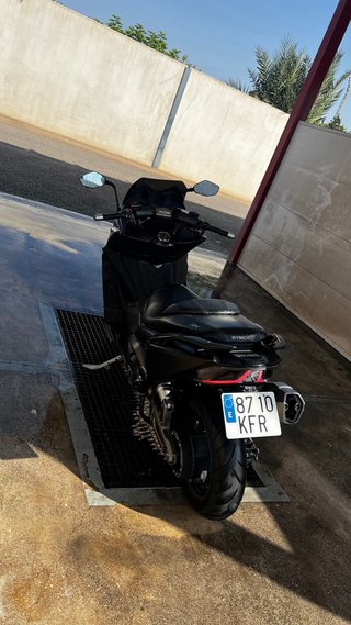 Kymco AK 550 Maxi Scooter Negra