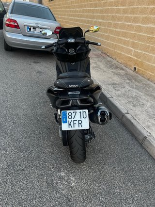 Kymco AK 550 Maxi Scooter Negra