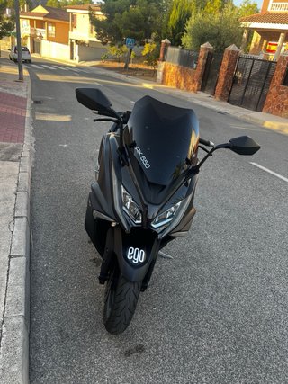 Kymco AK 550 Maxi Scooter Negra