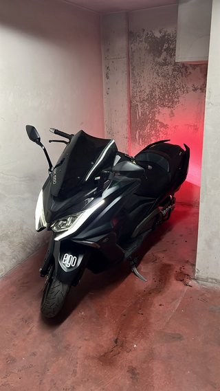 Kymco AK 550 Maxi Scooter Negra