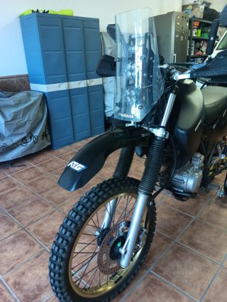 Yamaha XT600E Negra y Dorada