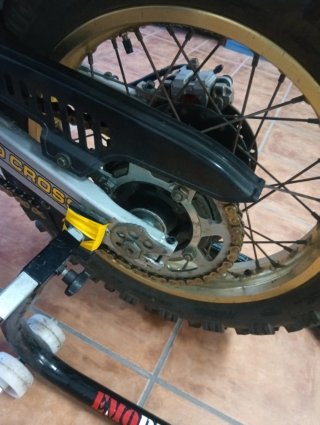 Yamaha XT600E Negra y Dorada