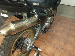 Yamaha XT600E Negra y Dorada