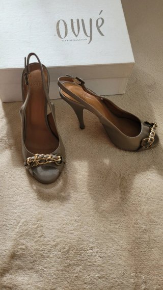 Zapatos de tacón plateados talla 38