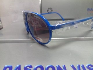 Gafas de sol CRANDRA azules y blancas.