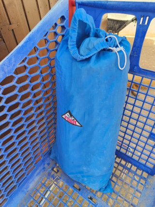 3 Tiendas de campaña y 3 sacos de dormir Altus