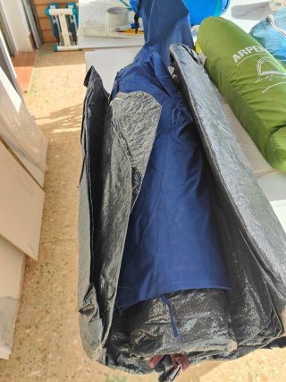 3 Tiendas de campaña y 3 sacos de dormir Altus