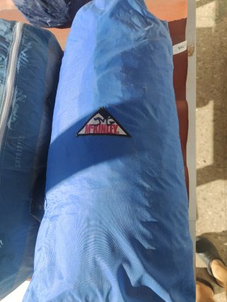 TIENDAS DE CAMPAÑA y 3 SACOS de DORMIR Altus
