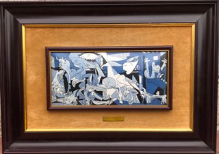 Cuadro en azulejo cerámico de Picasso. Guernica