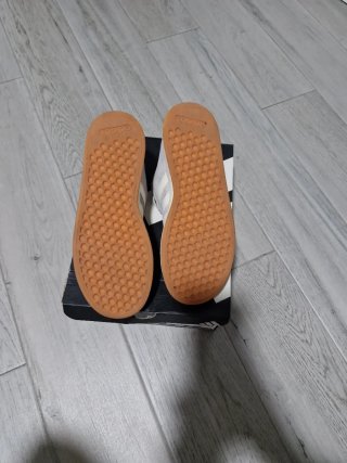Zapatillas Adidas Grises y Blancas