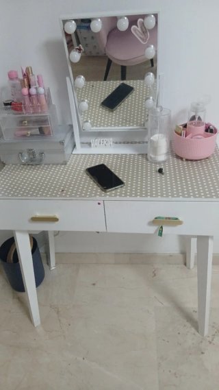Tocador blanco con espejo