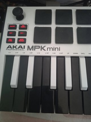Akai MPK Mini MK3 Edición Especial White